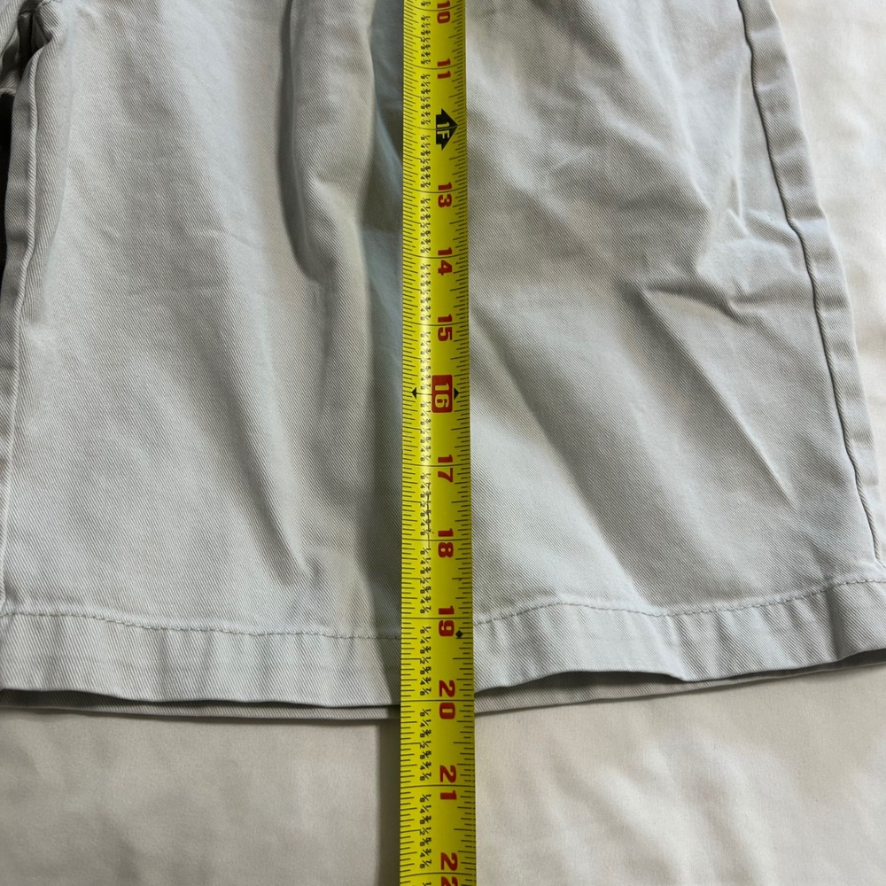 IZOD Mens Pleated Chino Shorts Stone Khaki 100% Cotton Size 36 Casual Golf - Picture 3 of 11